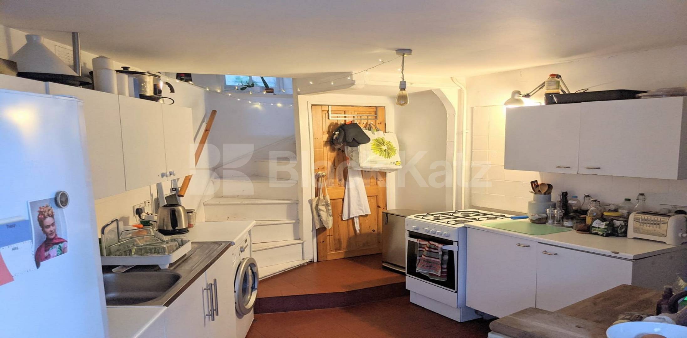 			LET  , 1 Bedroom, 1 bath, 1 reception House			 Queenstown Road, Battersea Park