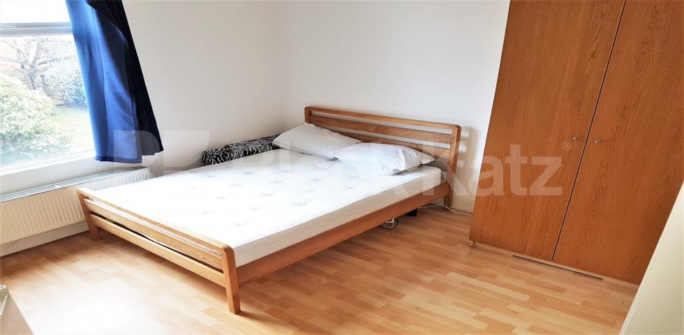 			NEW INSTRUCTION, Studio Apartment, 1 bath, 1 reception Flat			 Birch Grove , ACTON 