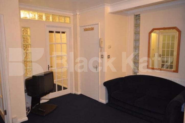 			2 Bedroom, 1 bath, 1 reception Flat			 Hansard Mews, Shepherds Bush/Holland Park