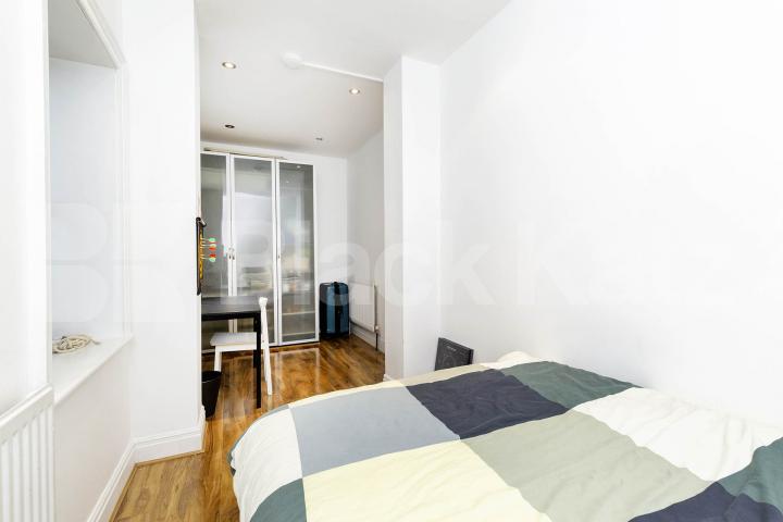 Superb 4 bedroom 2 bathroom split level apartment in Baker Street  Nottingham Place, Baker Street / Marylebone 