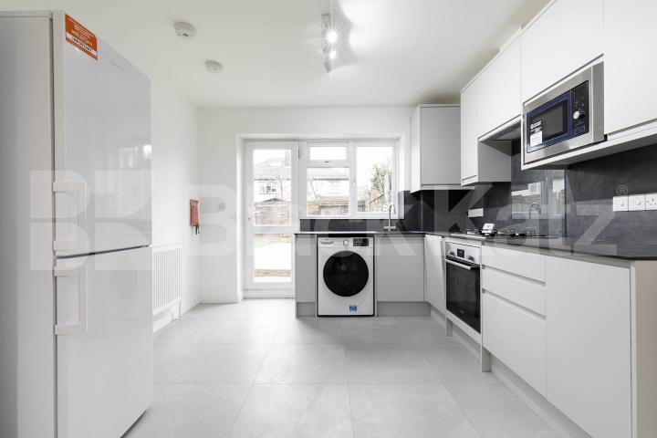 			2 Bedroom, 1 bath, 1 reception 			 Burnley Road, London, NW10,  London