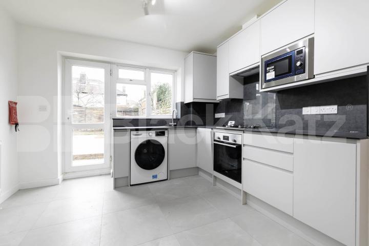 			2 Bedroom, 1 bath, 1 reception 			 Burnley Road, London, NW10,  London