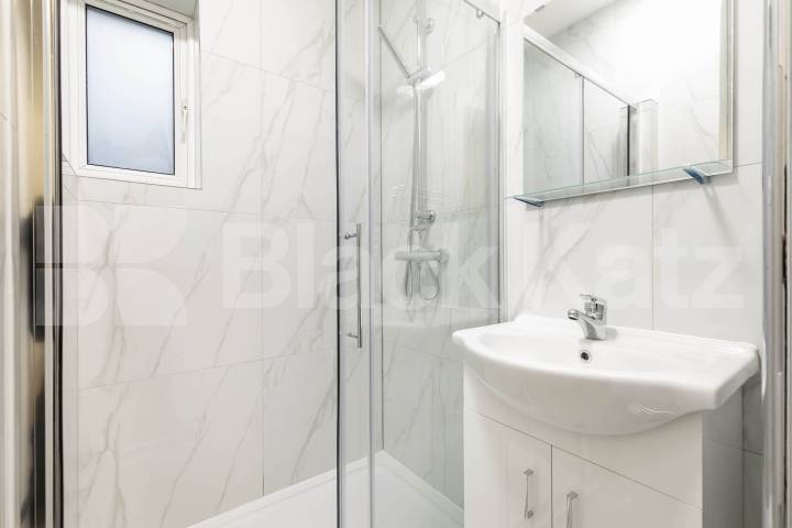 			2 Bedroom, 1 bath, 1 reception 			 Burnley Road, London, NW10,  London