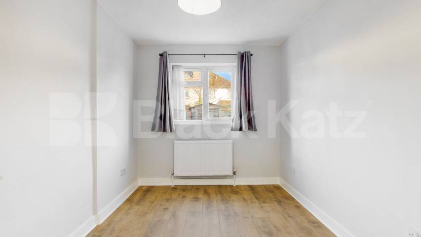 			2 Bedroom, 1 bath, 1 reception 			 Burnley Road,  London  NW10