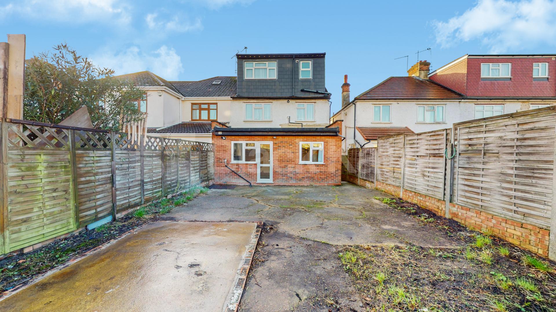 			2 Bedroom, 1 bath, 1 reception 			 Burnley Road,  London  NW10