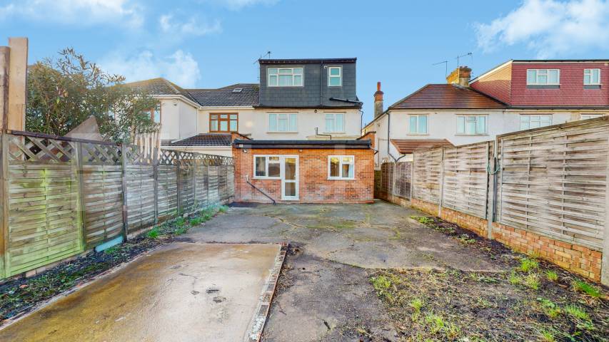 			2 Bedroom, 1 bath, 1 reception 			 Burnley Road,  London  NW10