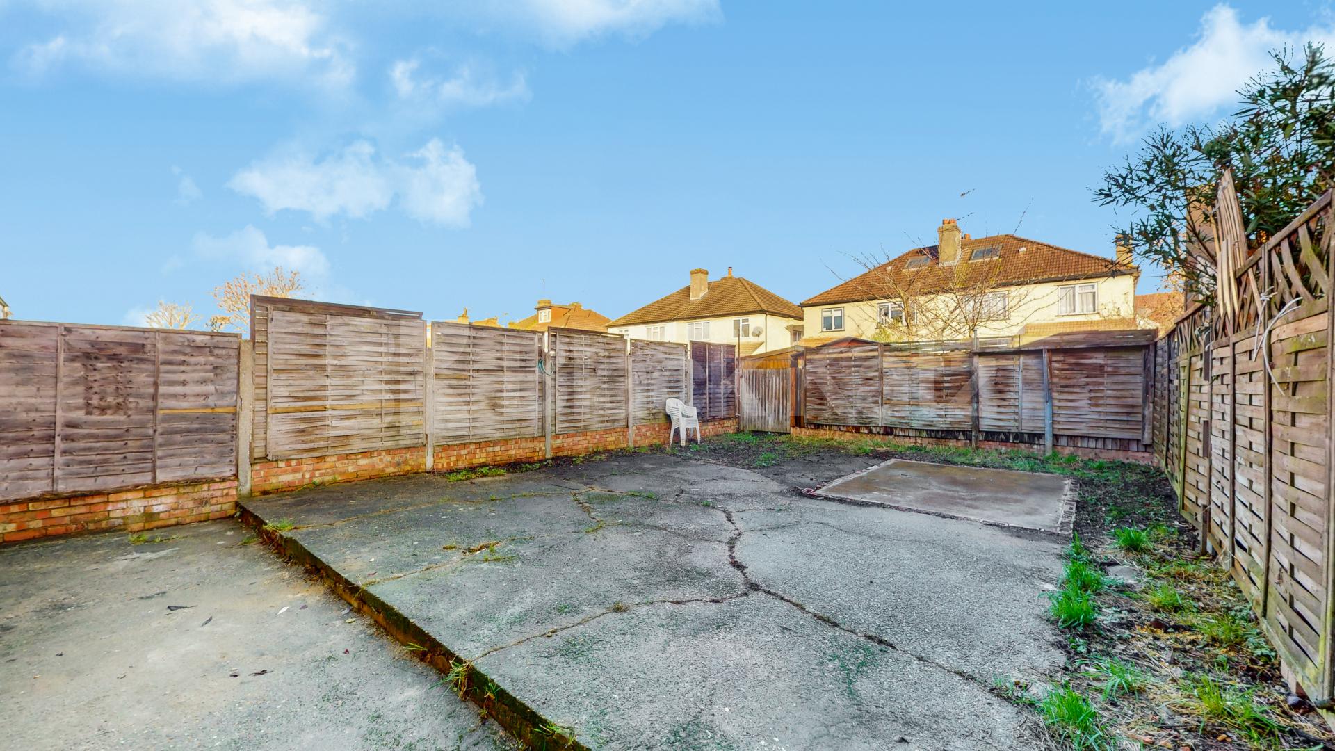 			2 Bedroom, 1 bath, 1 reception 			 Burnley Road,  London  NW10