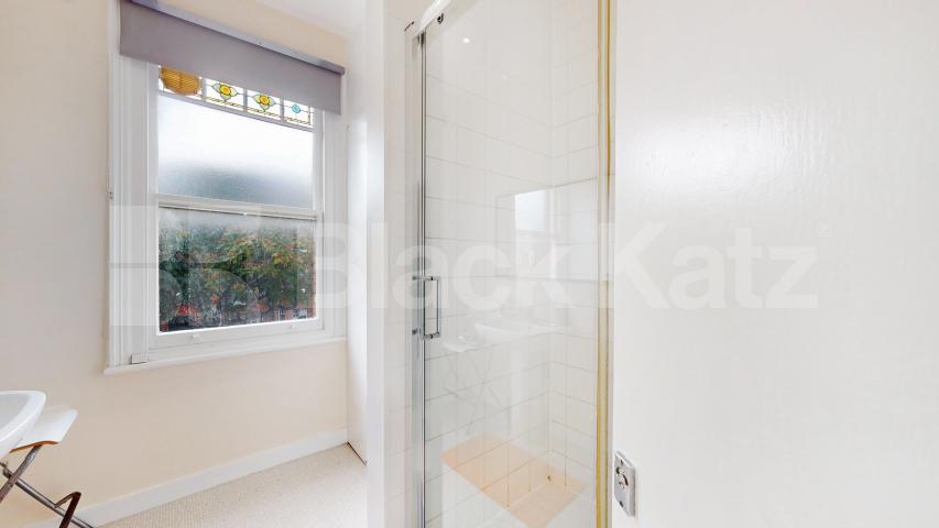 ***HEATING AND HOT WATER INCLUDED***This is a fantastic apartment set on the second floor of well maintained period house in the heart of West Hampstead Goldhurst Terrace, South Hampstead, NW6 (Heating and hot water Included),  London