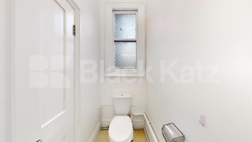 ***HEATING AND HOT WATER INCLUDED***This is a fantastic apartment set on the second floor of well maintained period house in the heart of West Hampstead Goldhurst Terrace, South Hampstead, NW6 (Heating and hot water Included),  London