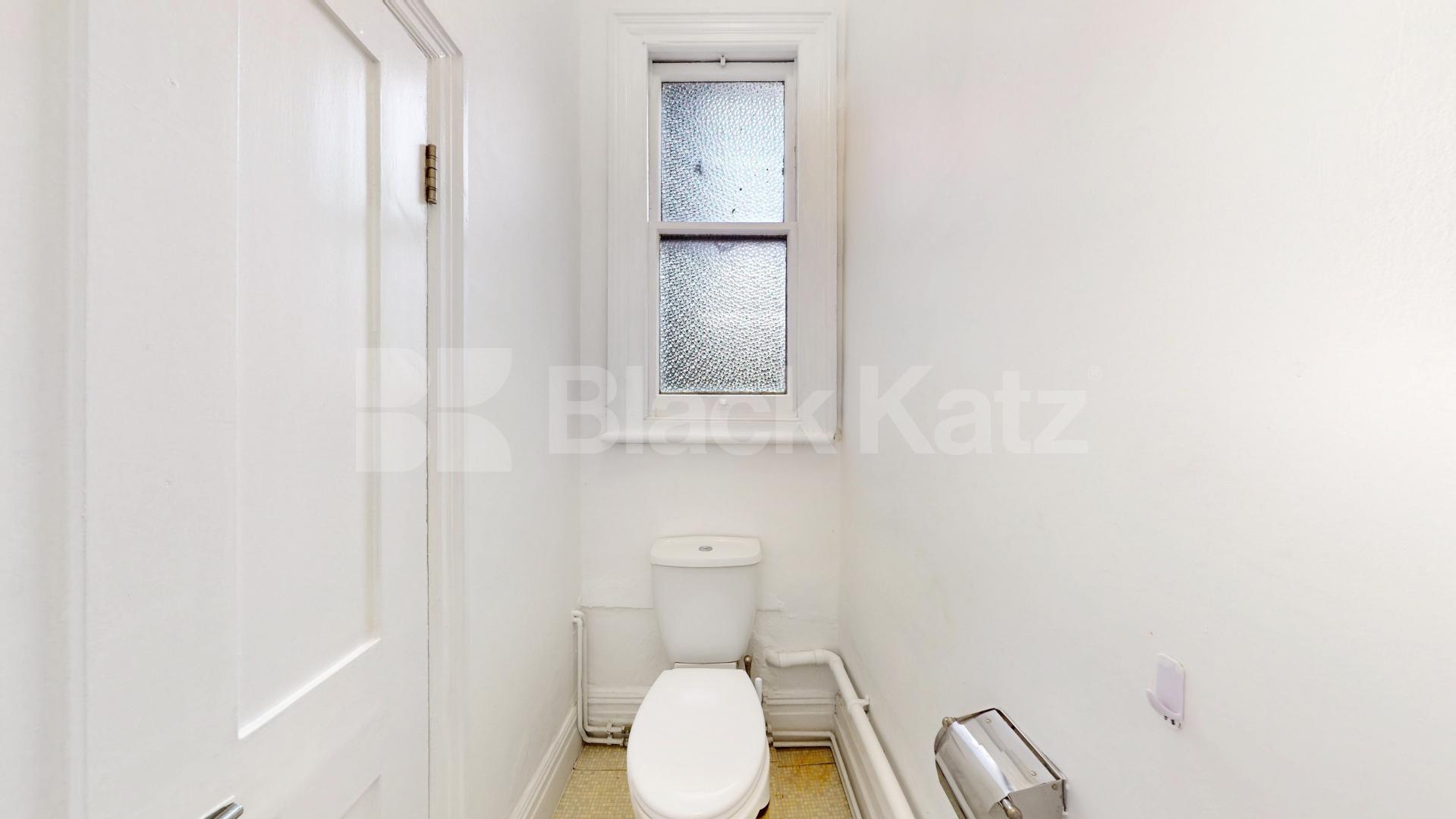 ***HEATING AND HOT WATER INCLUDED***This is a fantastic apartment set on the second floor of well maintained period house in the heart of West Hampstead Goldhurst Terrace, South Hampstead, NW6 (Heating and hot water Included),  London