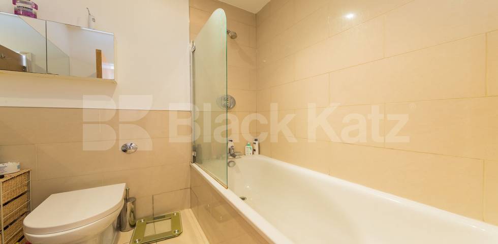 			3 Bedroom, 1 bath, 1 reception 			 Kempe Road,  London  NW6