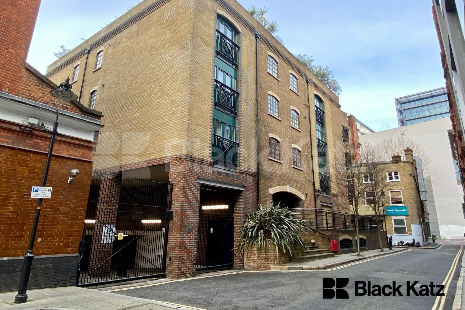 Bright and airy penthouse apartment near London Bridge Station Lion Court, Shand Street, London Bridge