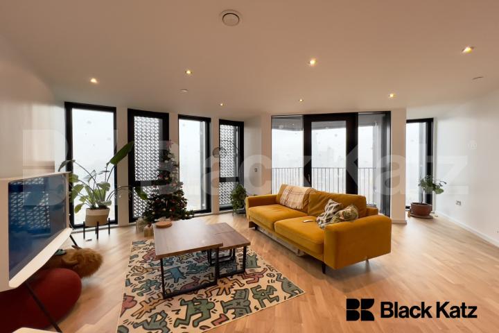 Situated on the 23rd floor with air conditioning, concierge service & gym  The Ceramic Building, Newington Causeway , Borough 