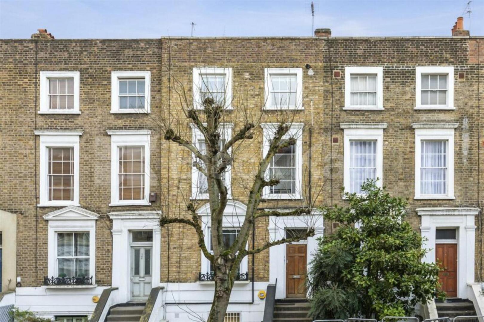 Modern one bed set on the 2nd floor of a period house mins to Camden Agar Grove, Camden