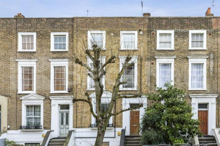 Modern one bed set on the 2nd floor of a period house mins to Camden Agar Grove, Camden