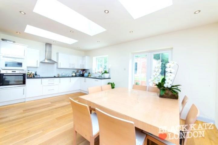 			LET, 4 Bedroom, 1 bath, 1 reception Semi-Detached House			 Howcroft Crescent, WEST FINCHLEY