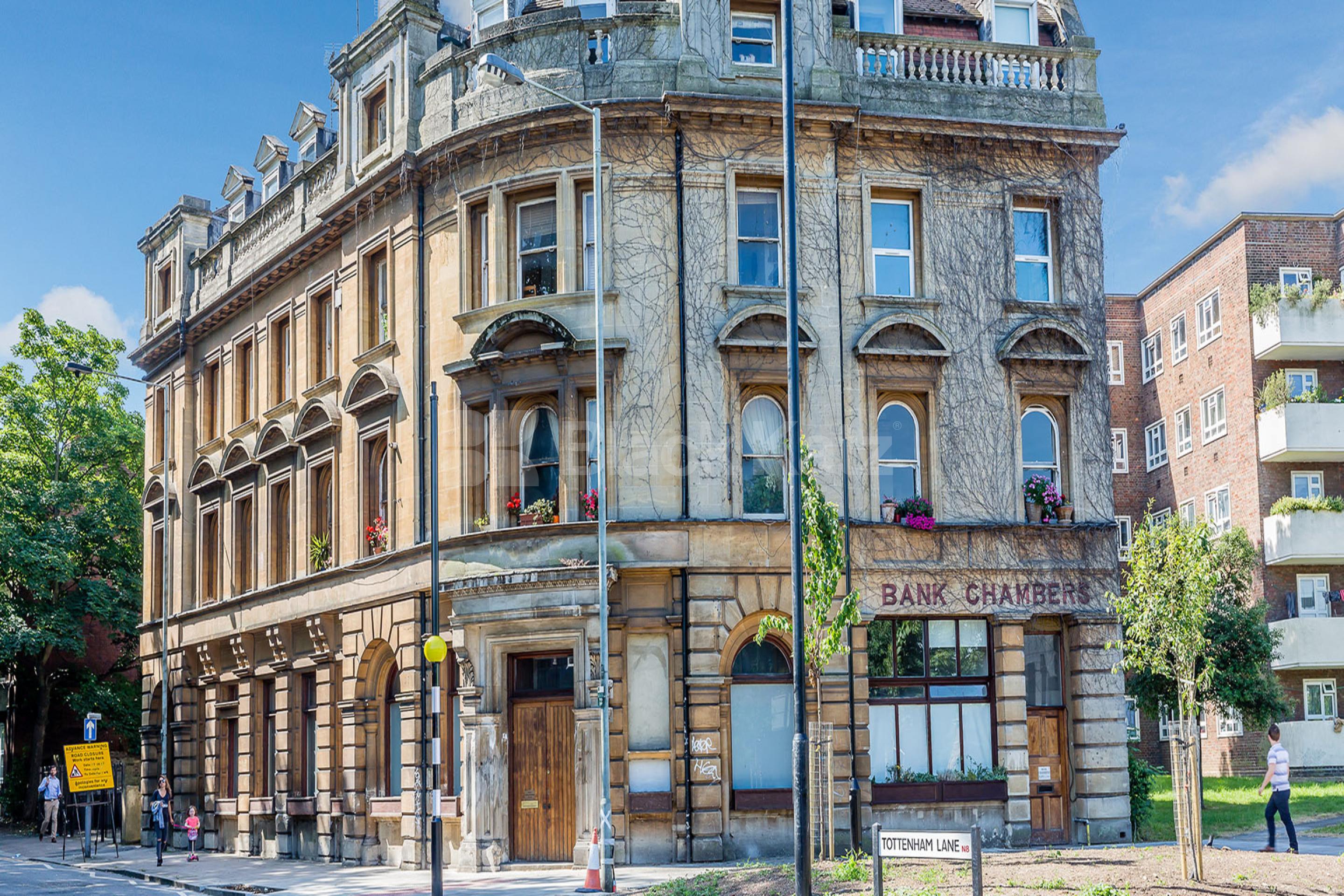 large 1 bedroom property located within an old bank Conversion close to station  Bank Chambers, Hornsey N8