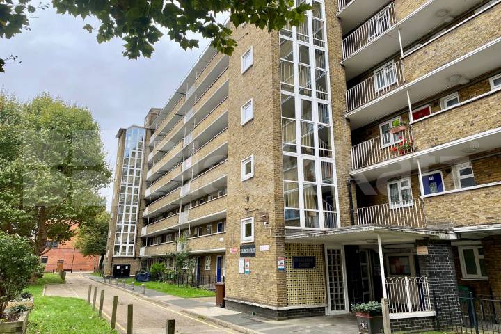 Superbly located with stunning views of the cityscape  Great Suffolk Street , Borough