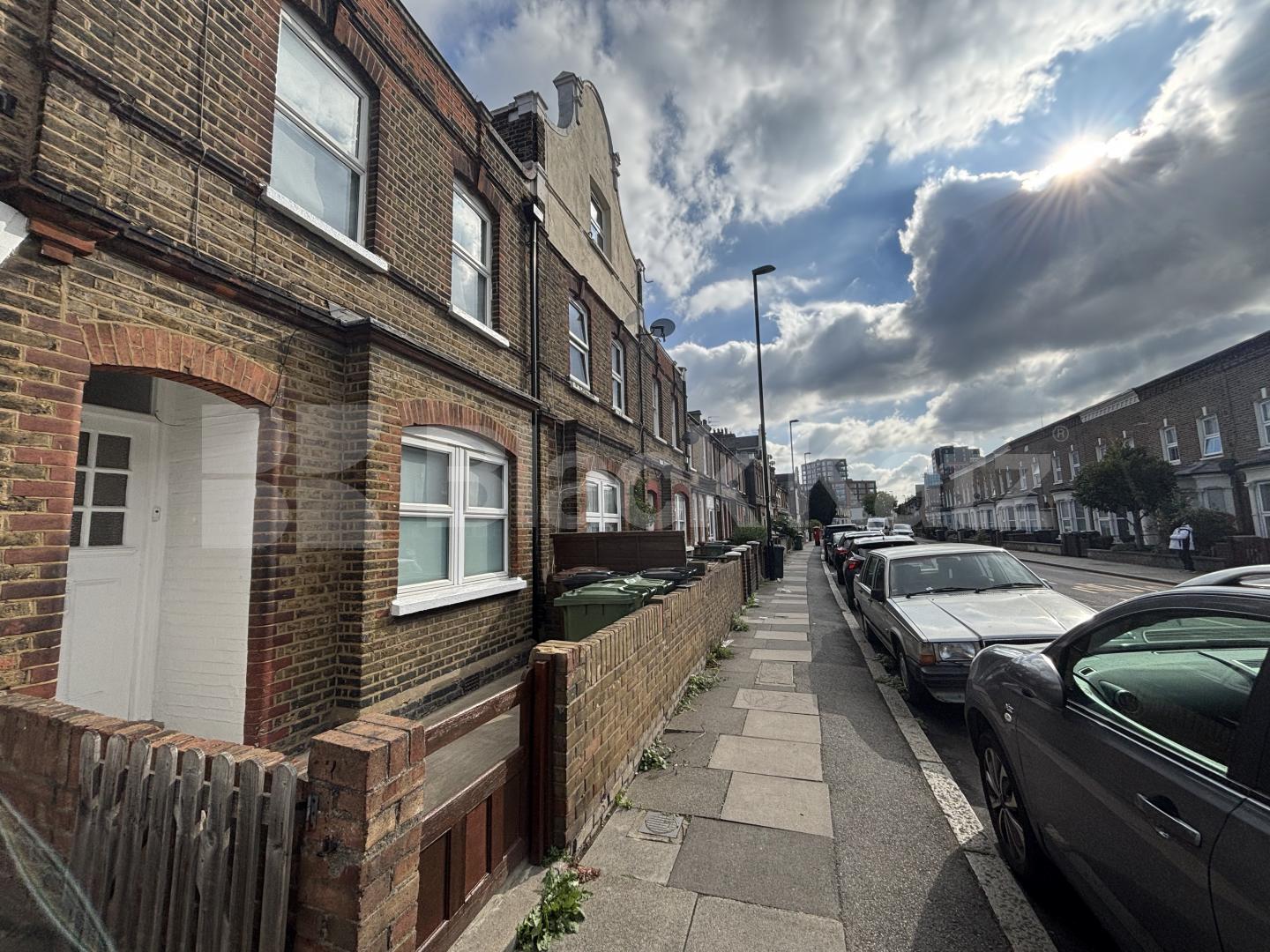Larger than average & completely refurbished throughout Trundleys Road , Surrey Quays 