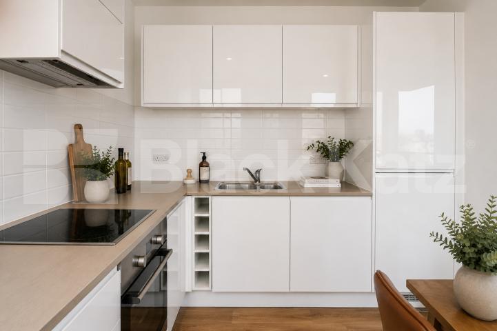 Luxury 1 Bed Apartment in Aster Apts N15 with Gym & Concierge Seven Sisters Road, Seven Sisters