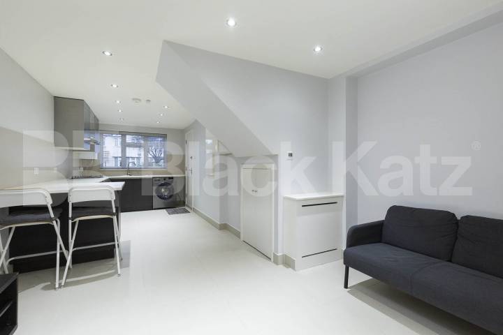 			1 Bedroom, 1 bath, 1 reception 			 Burnley Road, London, NW10,  London