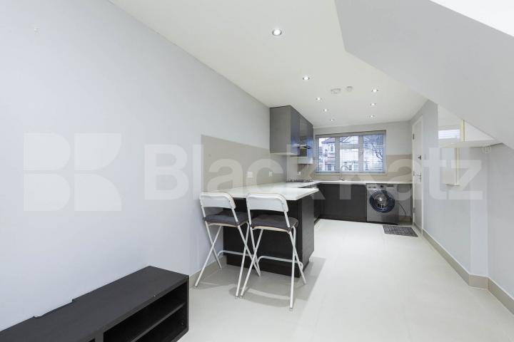 A spacious one bed a short walk from Dollis Hill Tube (JUBILEE LINE) Burnley Road, London, NW10,  London