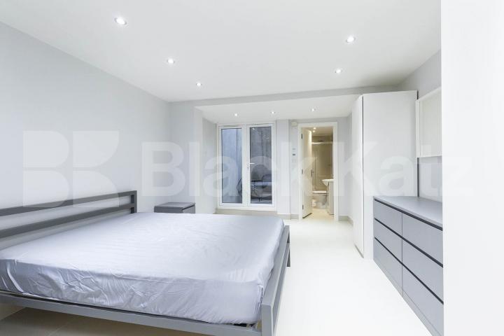 			1 Bedroom, 1 bath, 1 reception 			 Burnley Road, London, NW10,  London