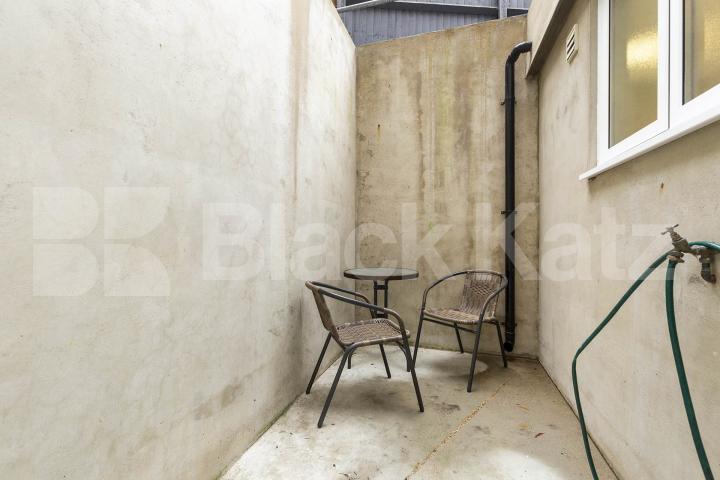 A spacious one bed a short walk from Dollis Hill Tube (JUBILEE LINE) Burnley Road, London, NW10,  London