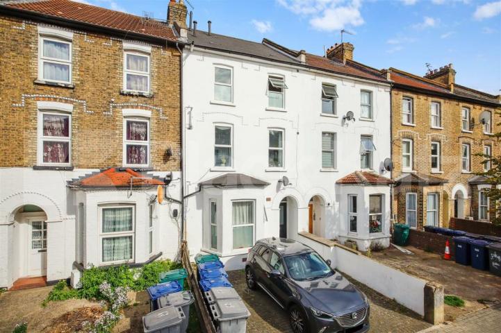 			1 Bedroom, 1 bath, 1 reception 			 Lichfield Road, London, NW2,  London