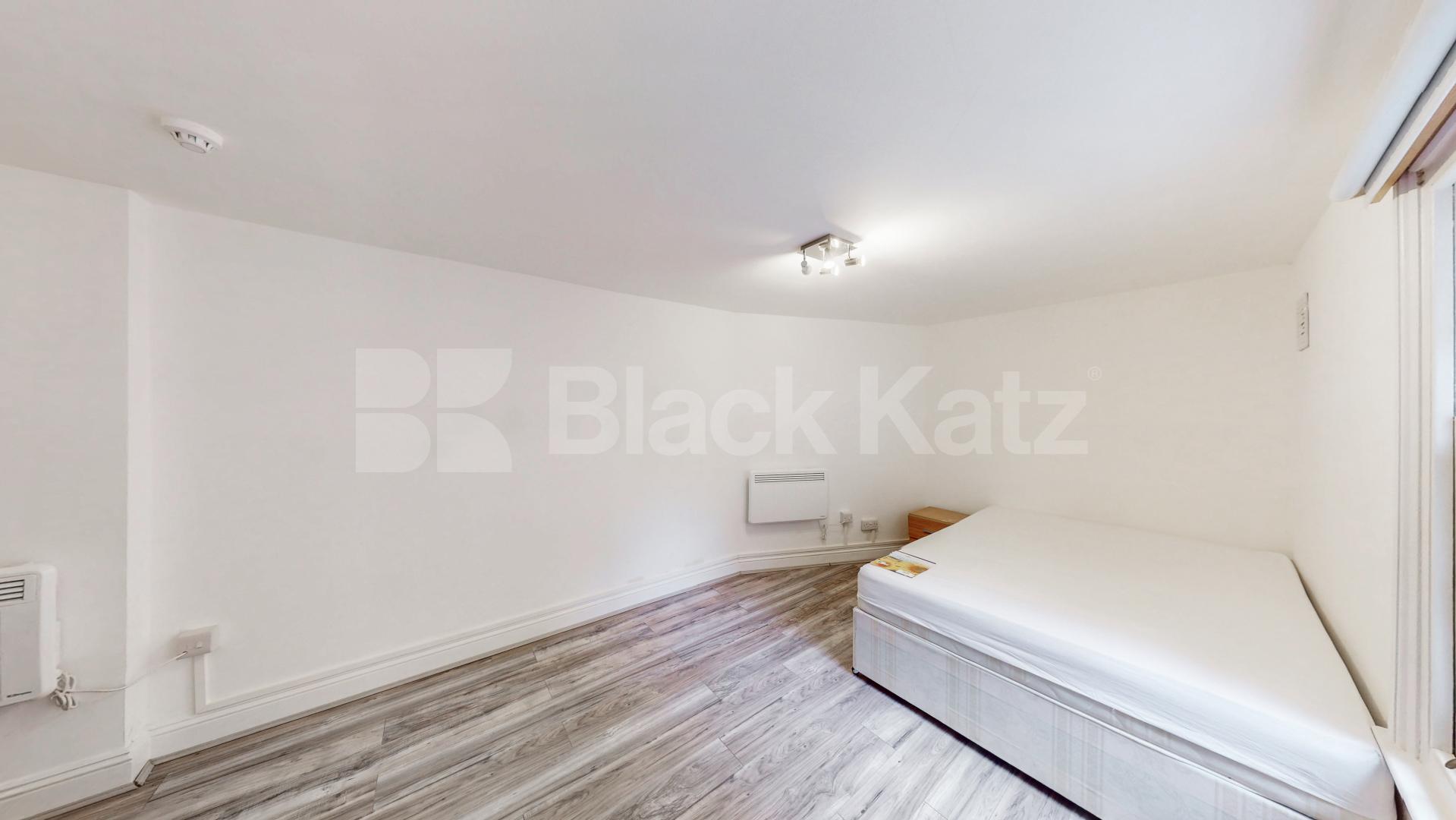 Newly painted two double bedroom flat with study near Regents Park and to tube! Cosway Street, Marylebone
