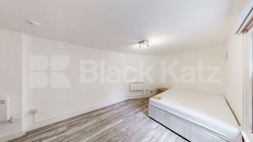 Newly painted two double bedroom flat with study near Regents Park and to tube! Cosway Street, Marylebone