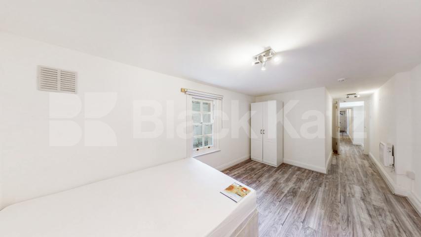 Newly painted two double bedroom flat with study near Regents Park and to tube! Cosway Street, Marylebone