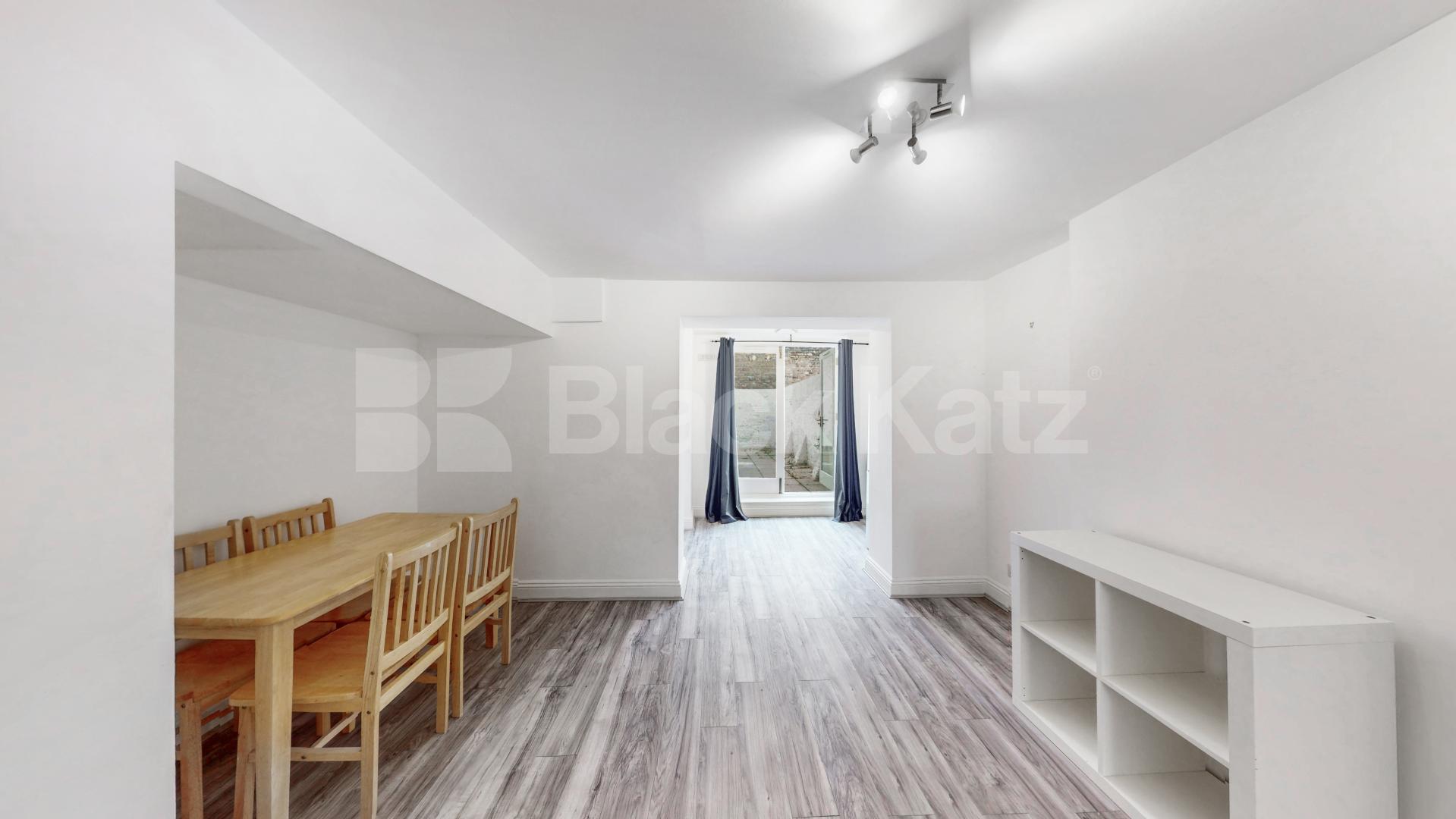 Newly painted two double bedroom flat with study near Regents Park and to tube! Cosway Street, Marylebone