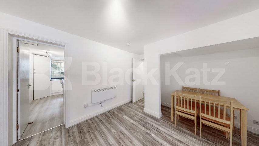 Newly painted two double bedroom flat with study near Regents Park and to tube! Cosway Street, Marylebone