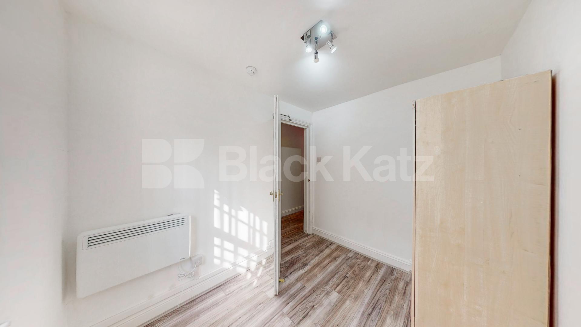 Newly painted two double bedroom flat with study near Regents Park and to tube! Cosway Street, Marylebone