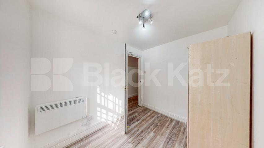 Newly painted two double bedroom flat with study near Regents Park and to tube! Cosway Street, Marylebone