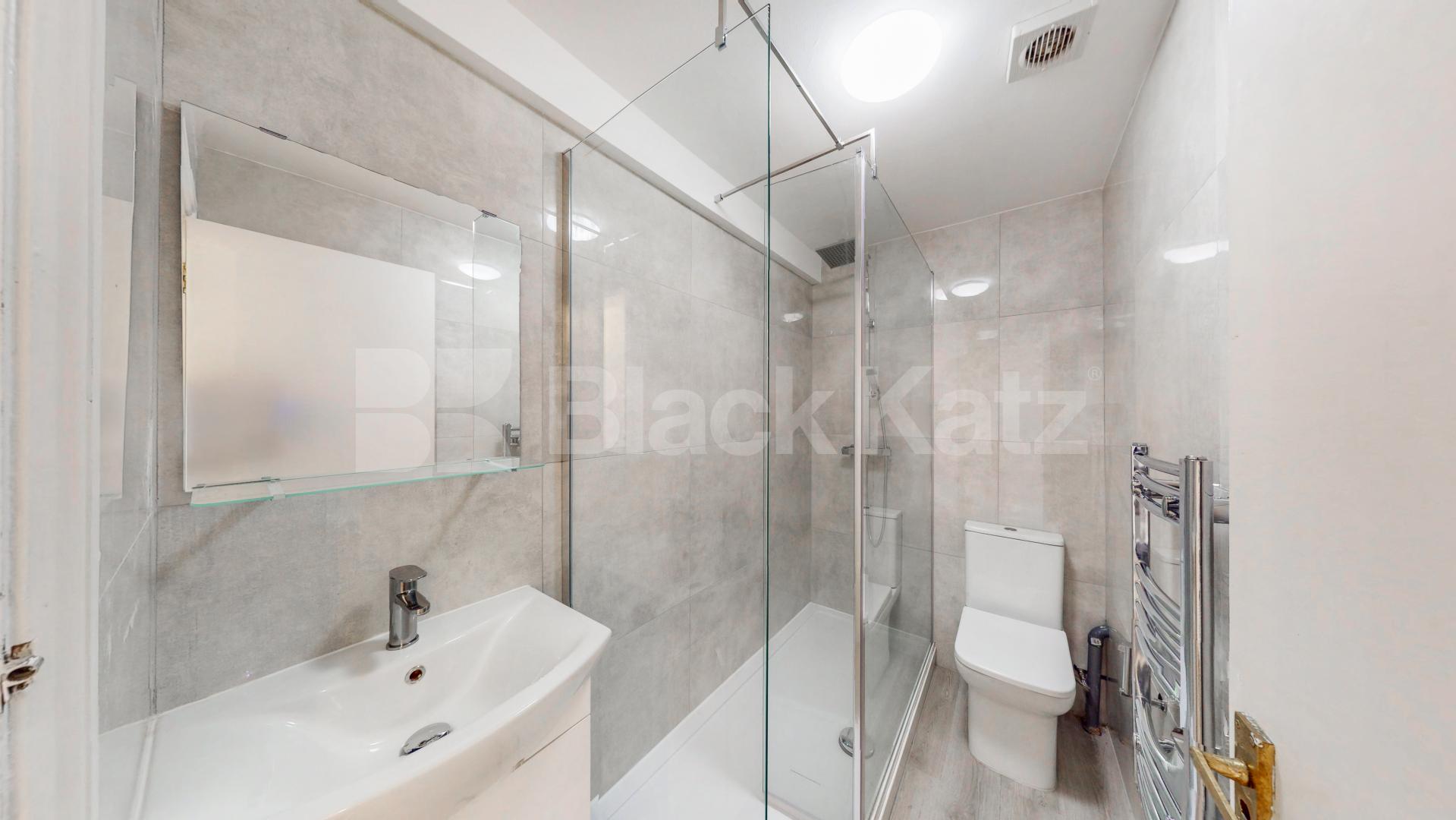 Newly painted two double bedroom flat with study near Regents Park and to tube! Cosway Street, Marylebone