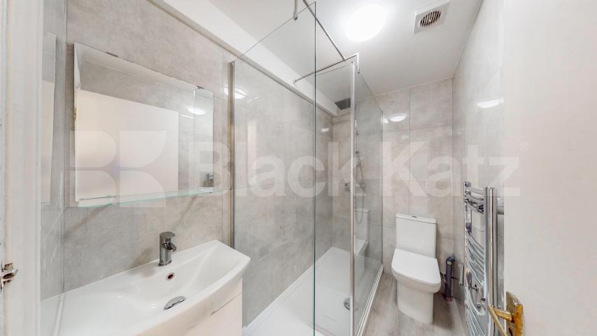 Newly painted two double bedroom flat with study near Regents Park and to tube! Cosway Street, Marylebone