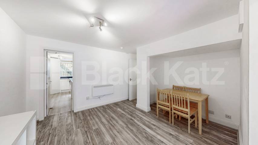 Newly painted two double bedroom flat with study near Regents Park and to tube! Cosway Street, Marylebone