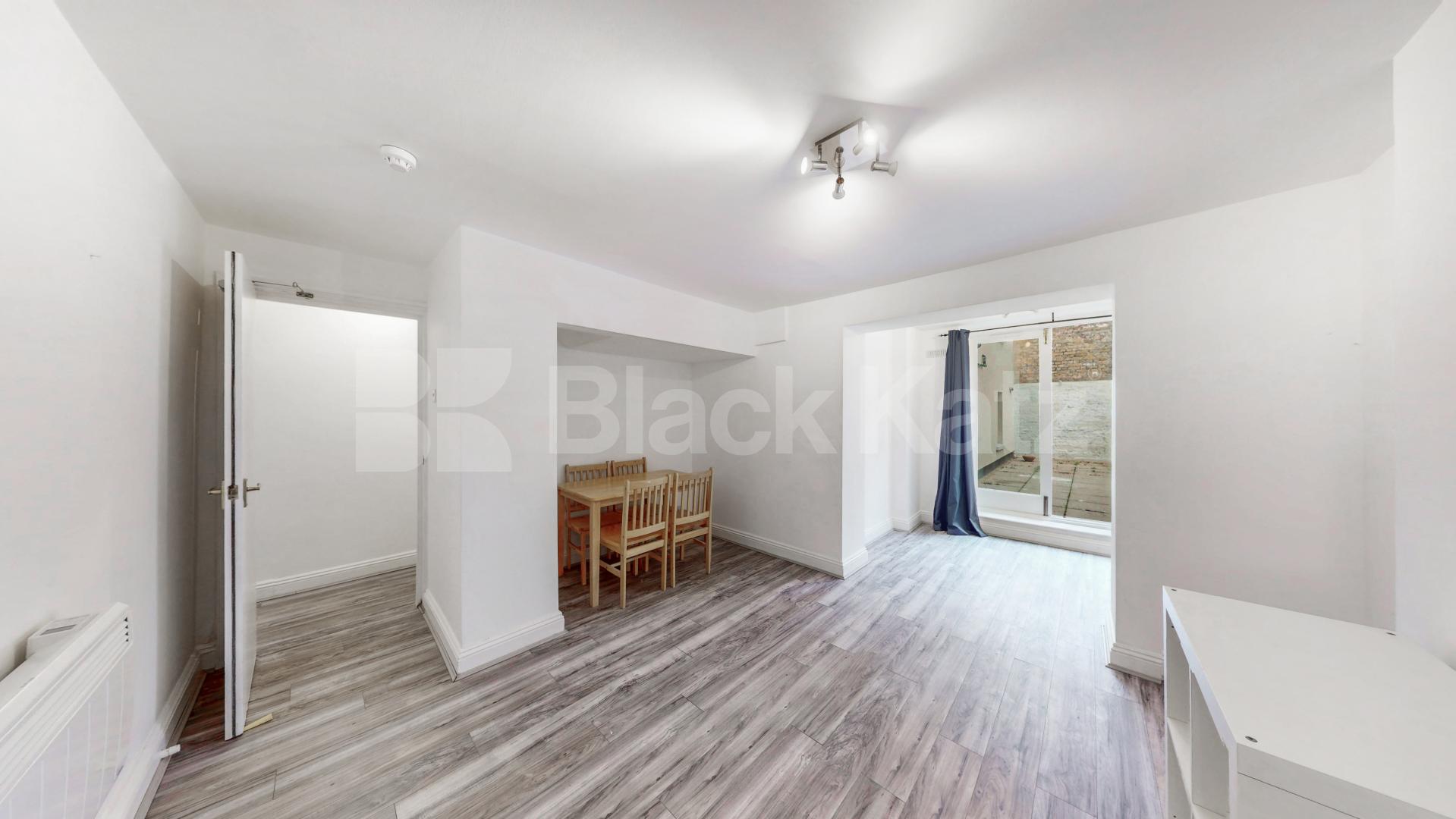 Newly painted two double bedroom flat with study near Regents Park and to tube! Cosway Street, Marylebone