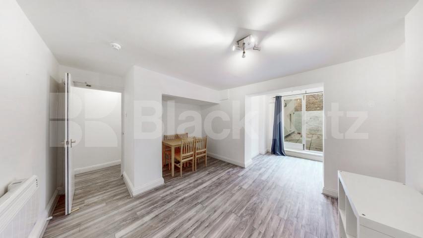 Newly painted two double bedroom flat with study near Regents Park and to tube! Cosway Street, Marylebone