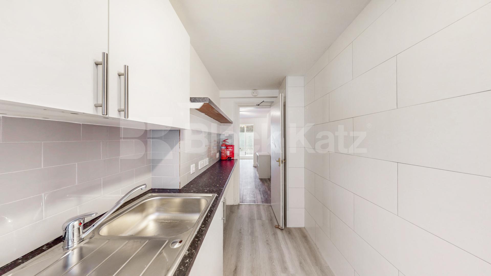 Newly painted two double bedroom flat with study near Regents Park and to tube! Cosway Street, Marylebone