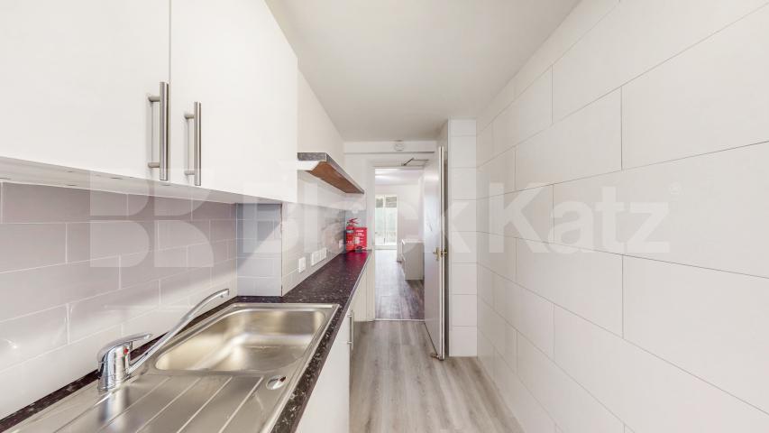 Newly painted two double bedroom flat with study near Regents Park and to tube! Cosway Street, Marylebone