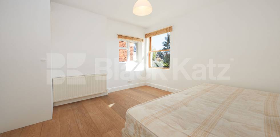 			2 Bedroom, 1 bath, 1 reception 			 Rutland Park,  London  NW2