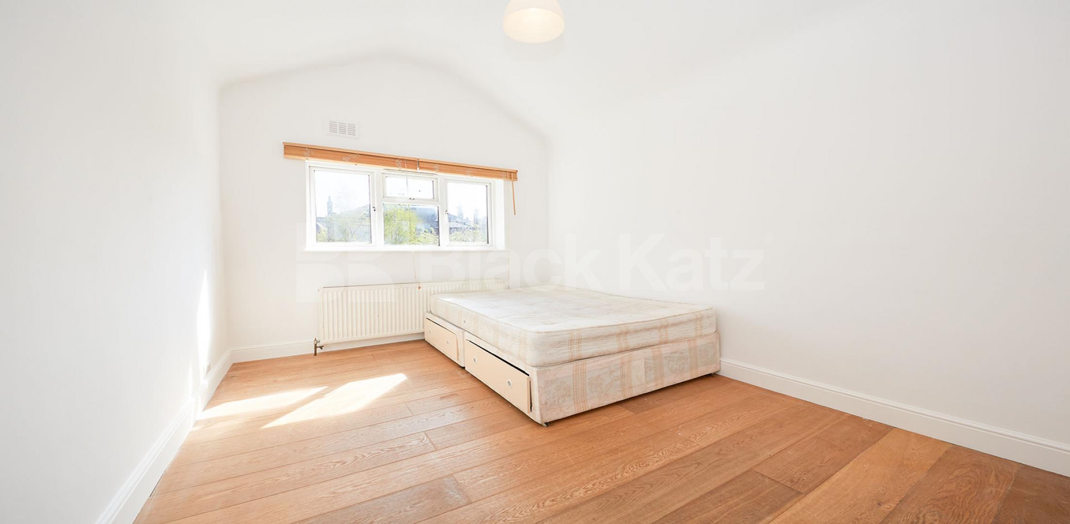 			2 Bedroom, 1 bath, 1 reception 			 Rutland Park,  London  NW2