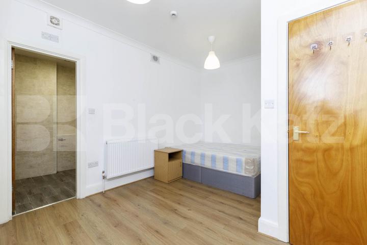 **Gas and water included** A well-presented furnished one-bedroom ground-floor apartment located on Burnley Road, Dollis Hill (NW10) Burnley Road, London, NW10,  London