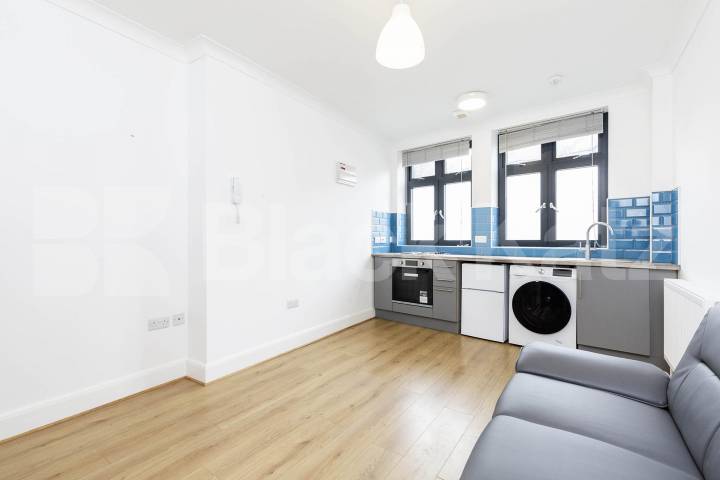 			1 Bedroom, 1 bath, 1 reception 			 Burnley Road, London, NW10,  London