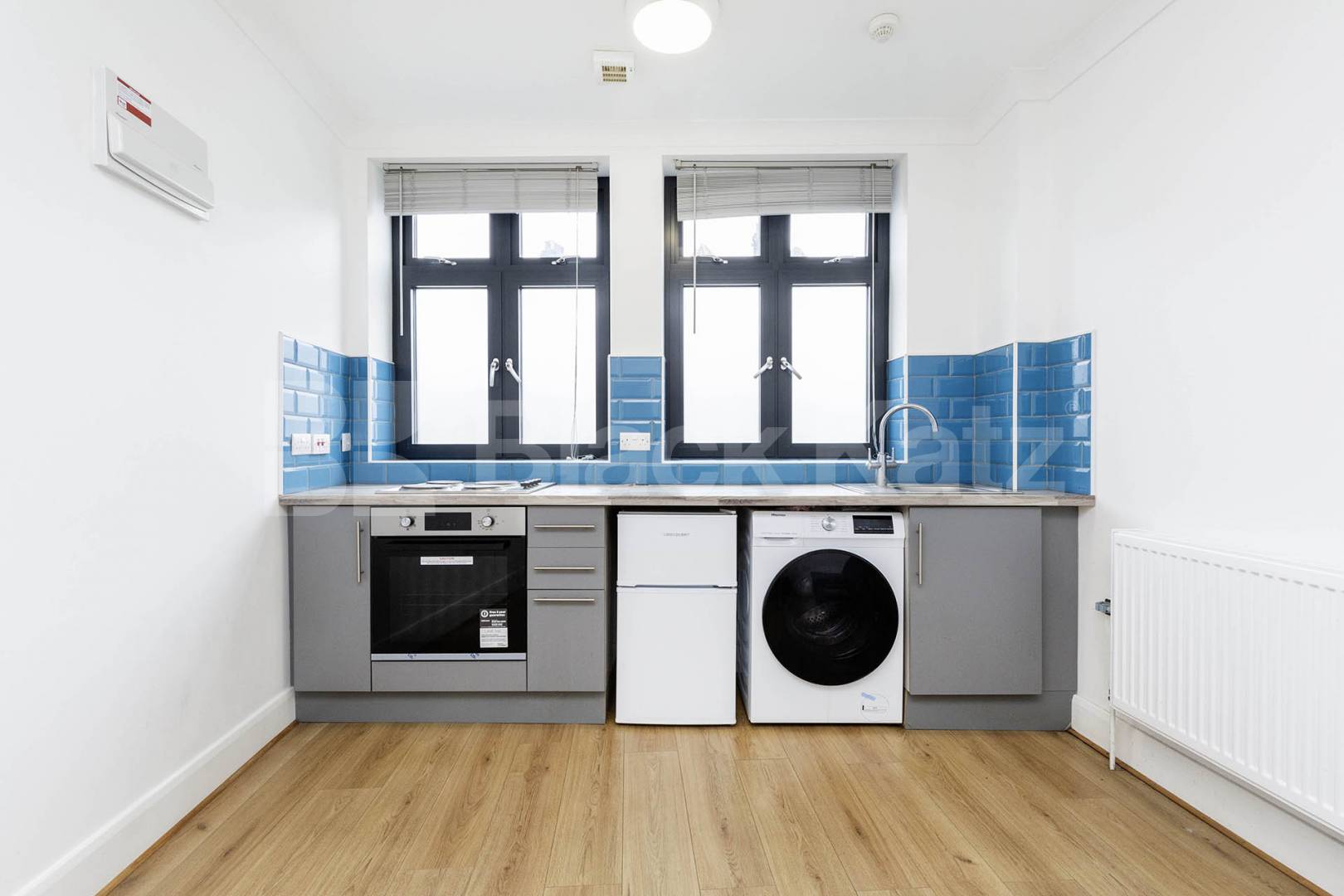 **Gas and water included** A well-presented furnished one-bedroom ground-floor apartment located on Burnley Road, Dollis Hill (NW10) Burnley Road, London, NW10,  London