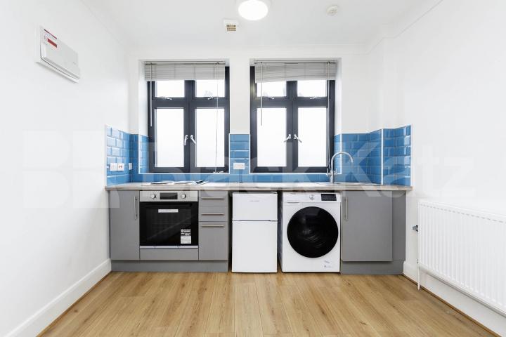 **Gas and water included** A well-presented furnished one-bedroom ground-floor apartment located on Burnley Road, Dollis Hill (NW10) Burnley Road, London, NW10,  London