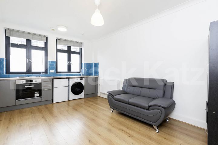 **Gas and water included** A well-presented furnished one-bedroom ground-floor apartment located on Burnley Road, Dollis Hill (NW10) Burnley Road, London, NW10,  London